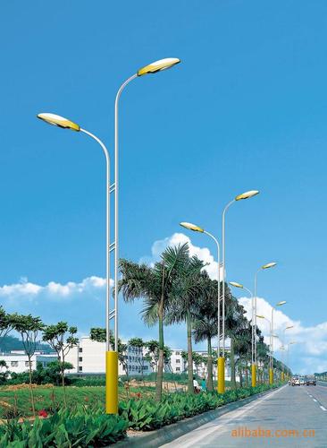 厂家供应9米太阳能路灯 84wled/84瓦led